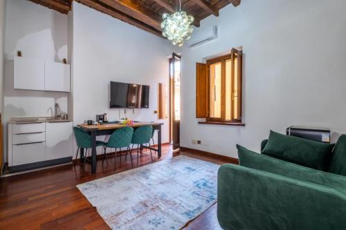 Trevi Guesthouse — 4-Star Luxury Hotel in Rome, Italy