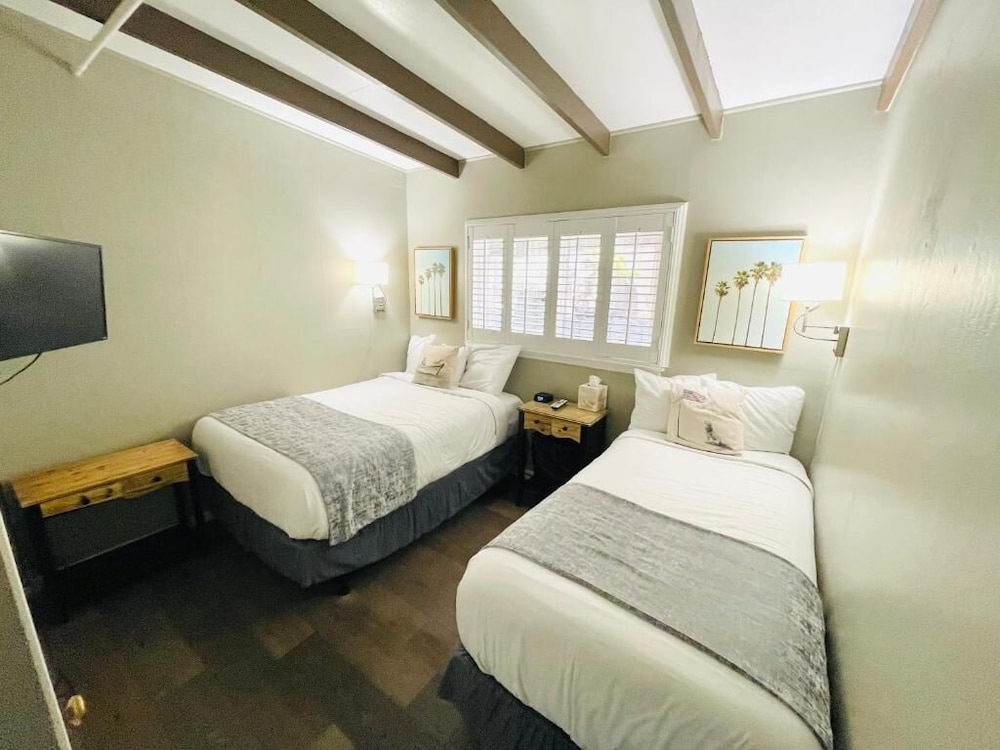 Pleasant Inn - photo 17