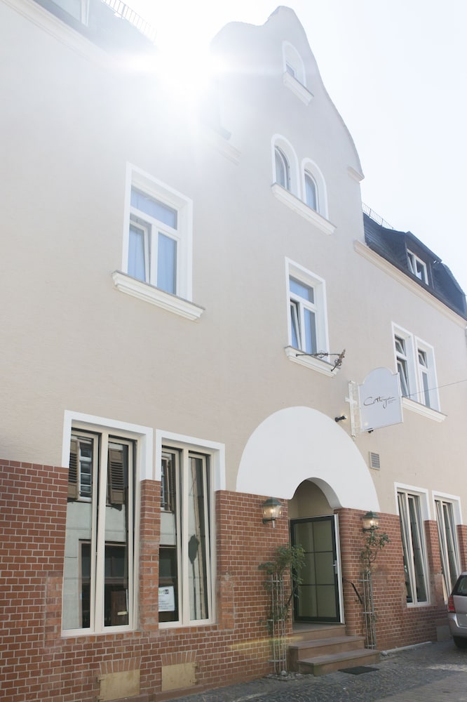 Cottage Rheingau Hotel — Walluf