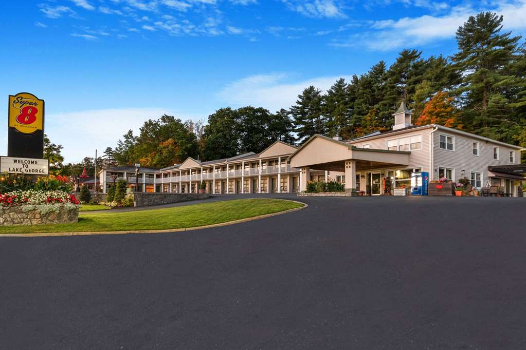 Super 8 by Wyndham Lake George Downtown — hotel in Glens Falls