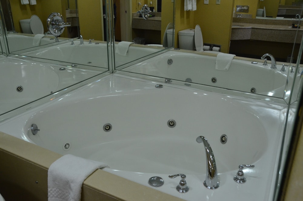 Days Inn by Wyndham Nashville Airport - photo 20