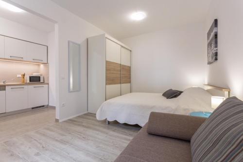 Apartment R&R