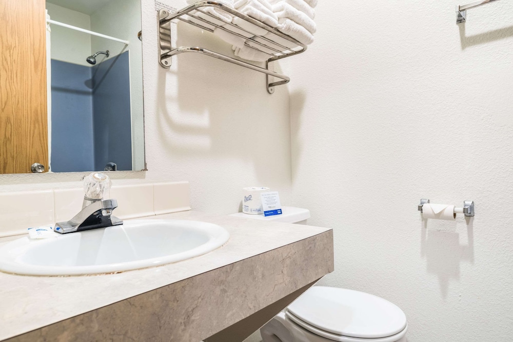 Rodeway Inn Enumclaw Mount RainierCrystal Mountain - photo 17