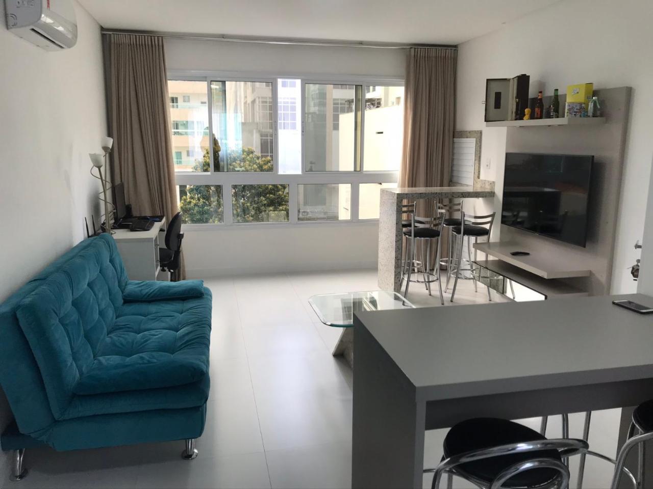 Apartamento 2 dormitórios a 300 metros do mar na Meia Praia Itapema sc — 4-Star Luxury Hotel in Itapema, Brasil
