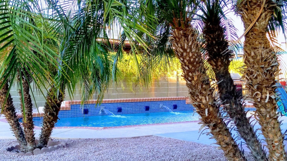 Backyard Playground Golf Sport Court & Hot Tub - photo 21