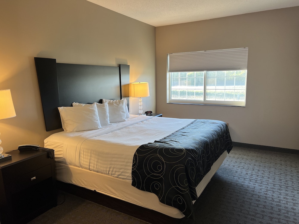 Okoboji Inn & Suites - photo 18