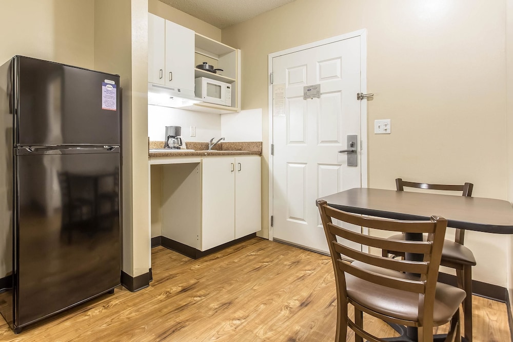Suburban Studios near University of North Carolina Charlotte - photo 25