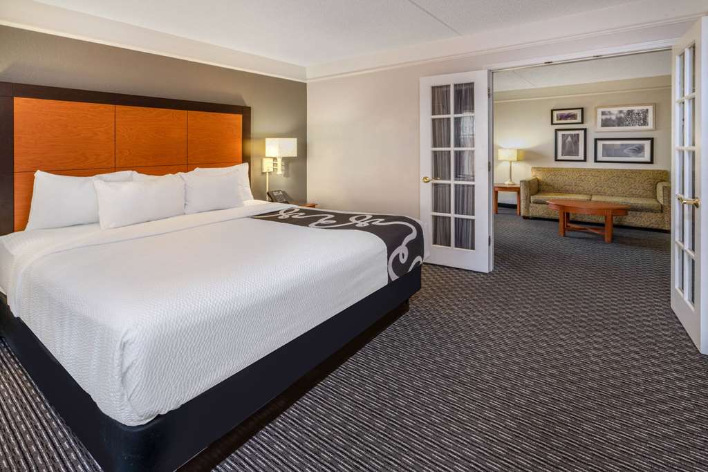 La Quinta Inn & Suites by Wyndham Pueblo - photo 49