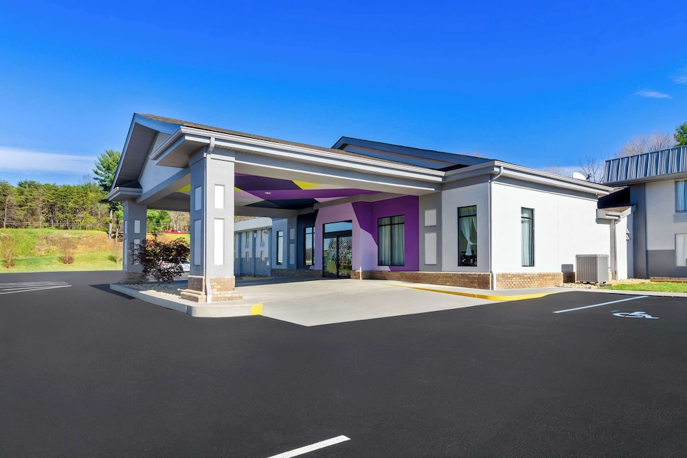 Spark by Hilton Daleville Roanoke North — hotel in Daleville