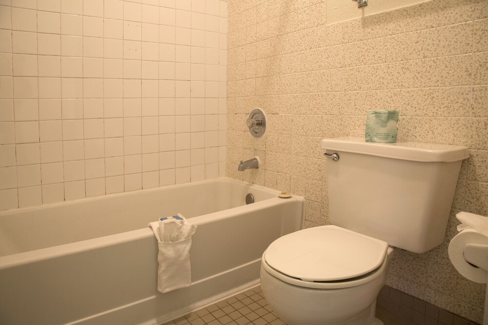 E Z 8 Motel South Bay - photo 19
