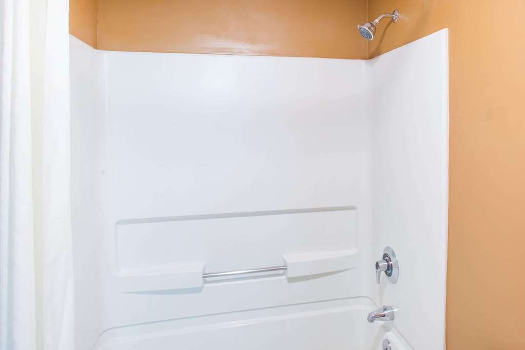 Super 8 by Wyndham Plattsburgh - photo 7