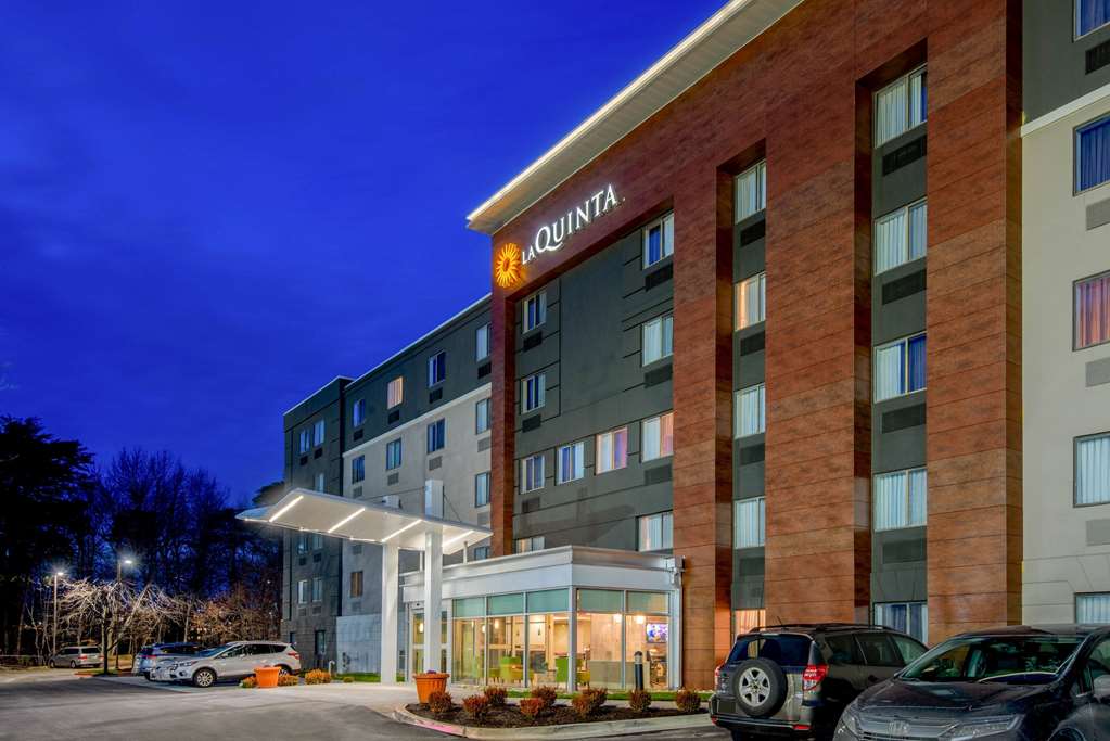 La Quinta Inn & Suites by Wyndham Baltimore BWI Airport - photo 8