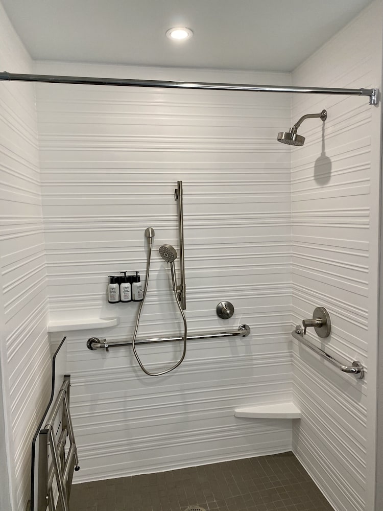 avid hotels Beaumont by IHG - photo 29