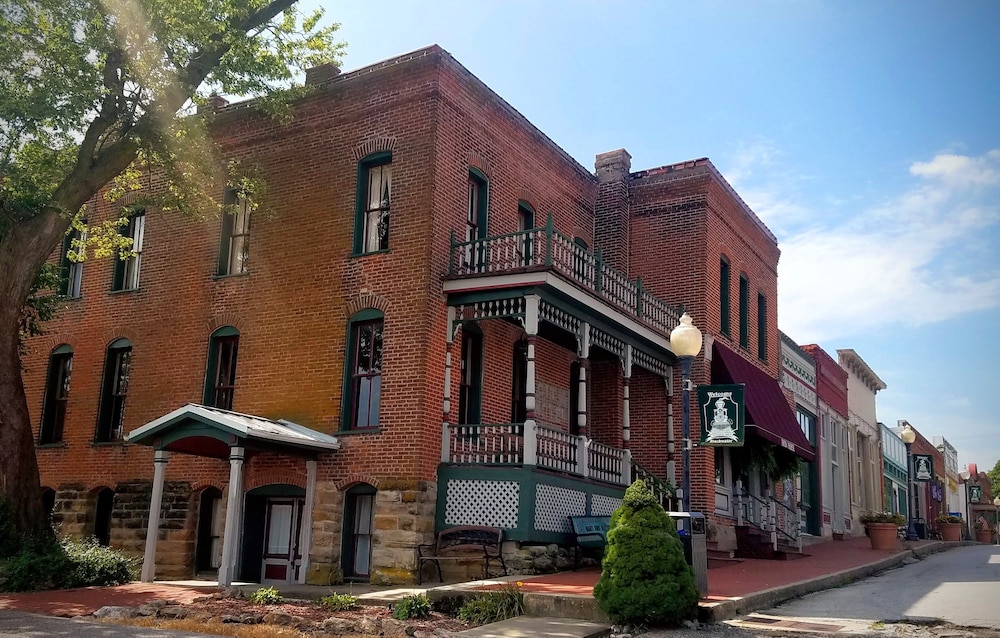 Iron Horse Hotel — hotel in Blackwater