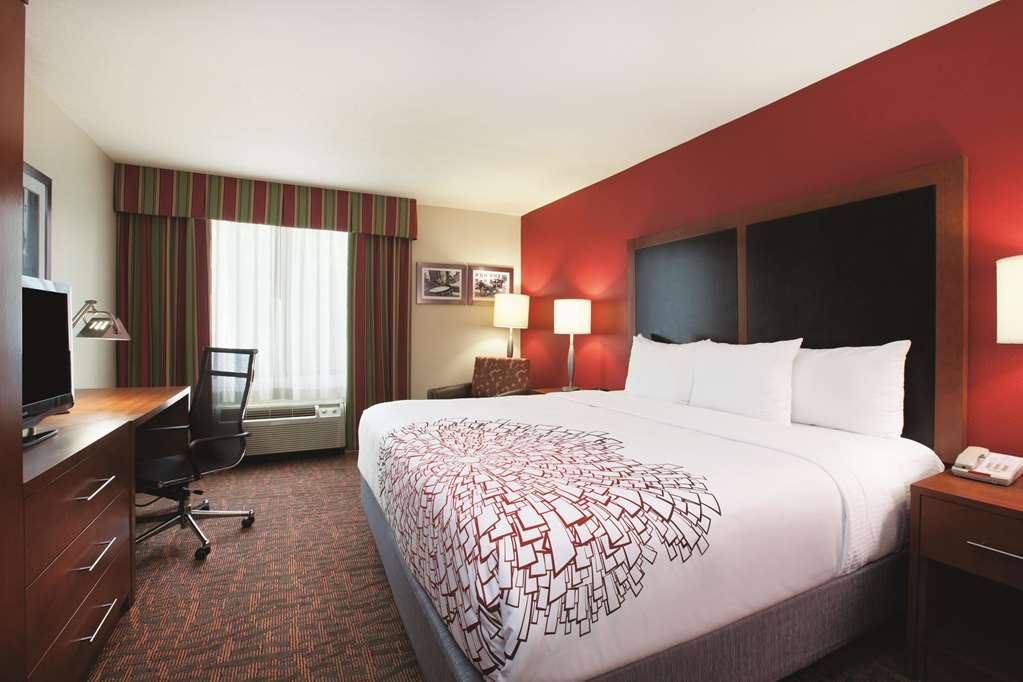 La Quinta Inn & Suites by Wyndham Williamsburg Historic Area - photo 11