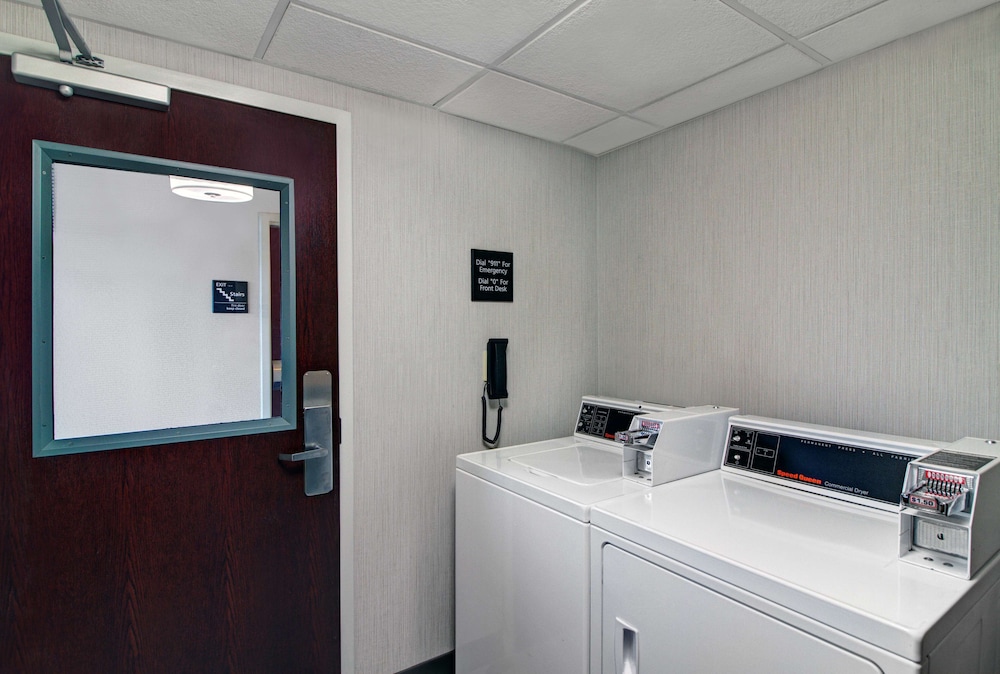Hampton Inn & Suites Syracuse Dewitt - photo 39