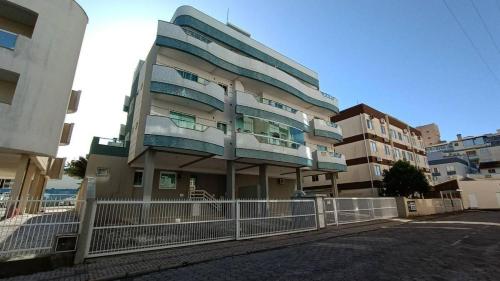 Apartamento 2 quartos sendo uma suite no centro de Bombinhas