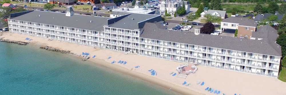 Hamilton Inn Select Beachfront Mackinaw City — Mackinaw