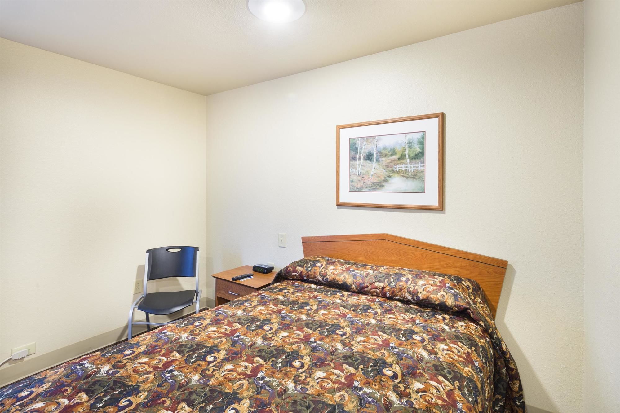 WoodSpring Suites Columbus Fort Benning Bldg. 2 - photo 13