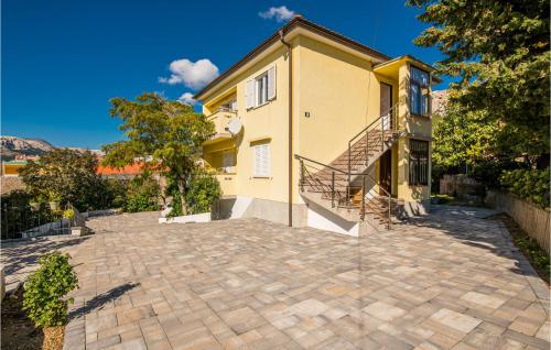Amazing Apartment In Baska With Wifi — 4-Star Luxury Hotel in Baska, Croatia