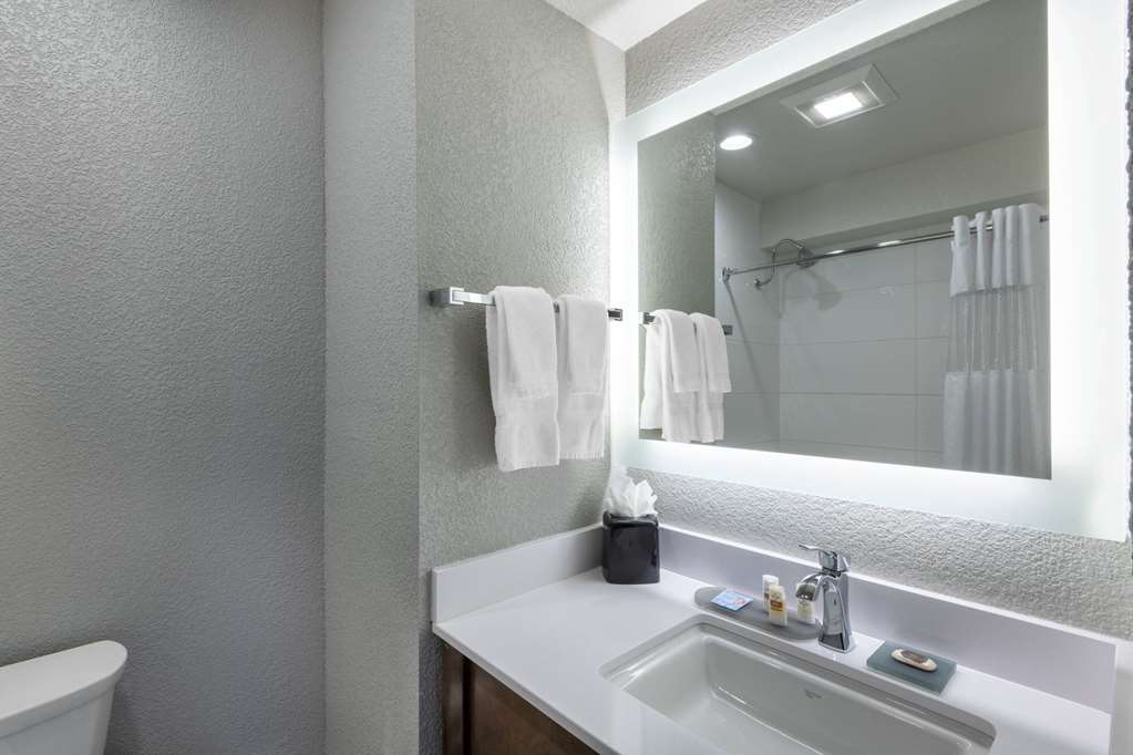 La Quinta Inn & Suites by Wyndham Anchorage Airport - photo 20