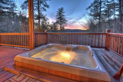 Blue Ridge Bliss Hot tub lush views and games in Morganton, United States