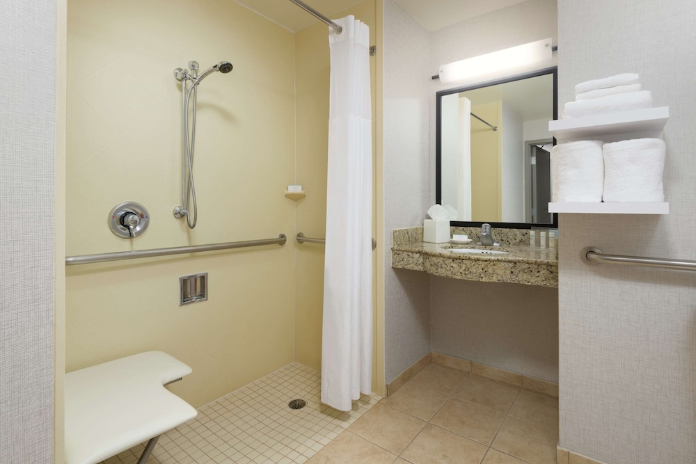 Hampton Inn & Suites National Harbor Alexandria Area - photo 19