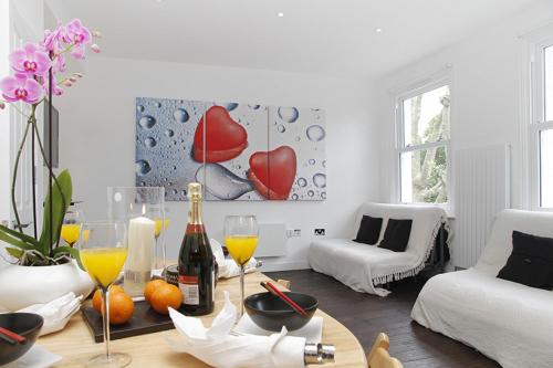 Holiday Lets London 4 — 4-Star Luxury Hotel in London, United Kingdom
