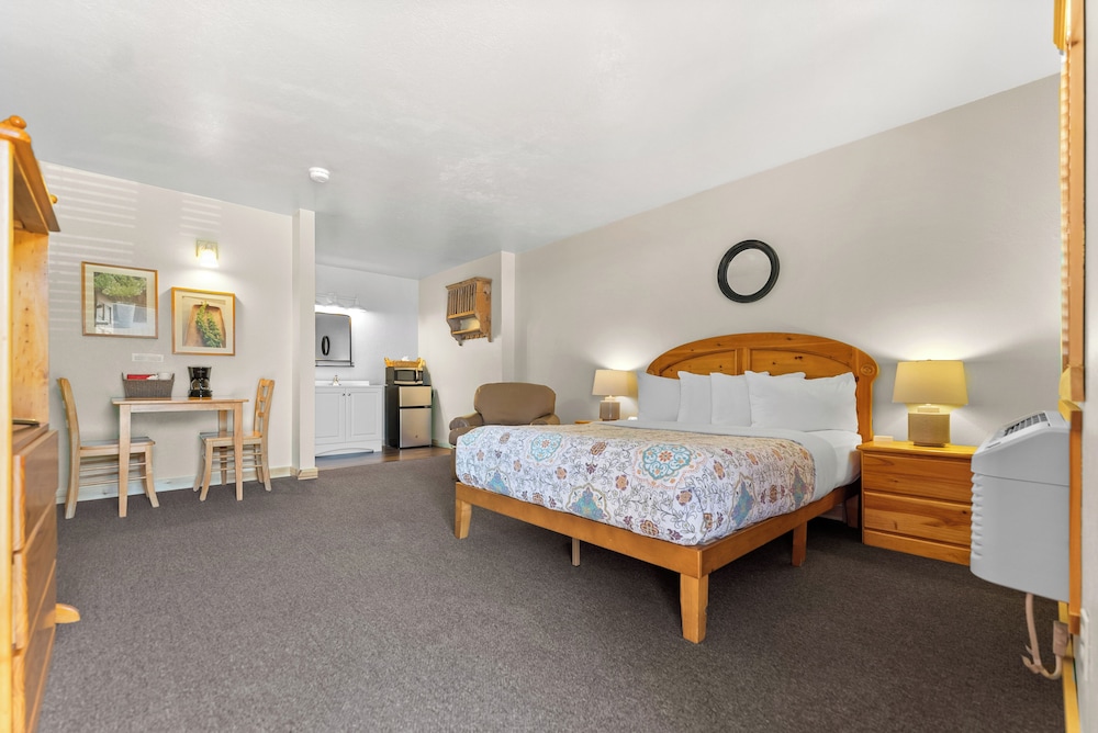 Mt Gardner Inn - photo 8