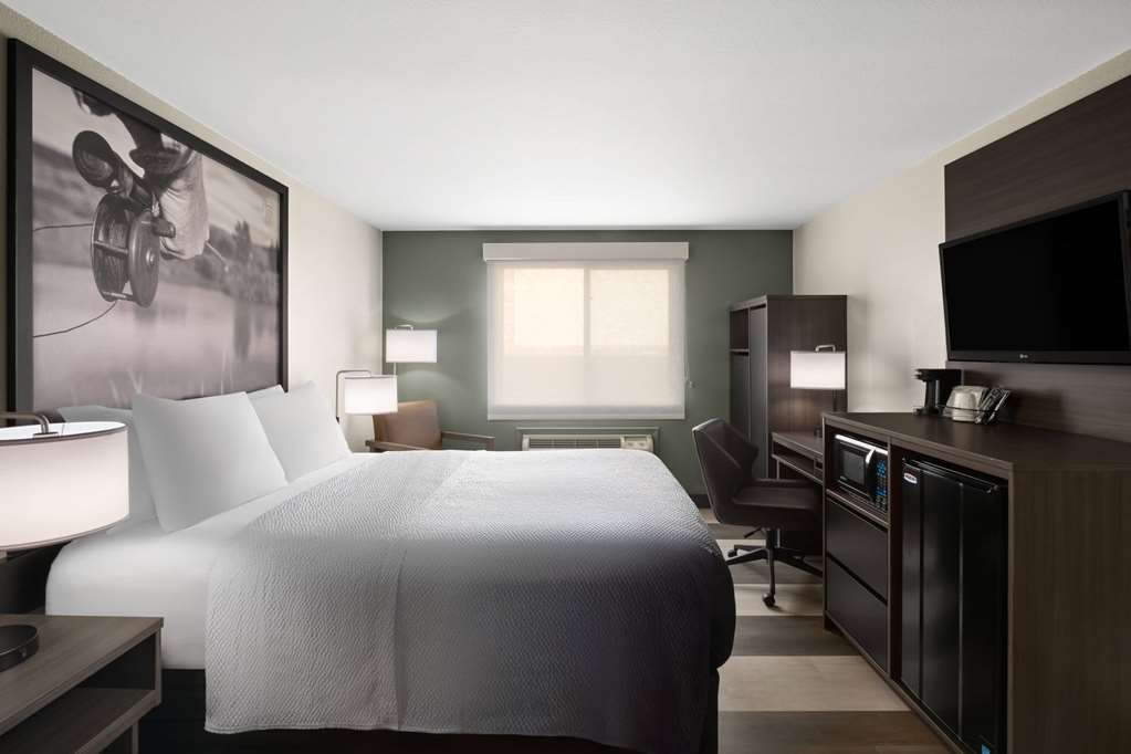 Super 8 by Wyndham Conrad - photo 18