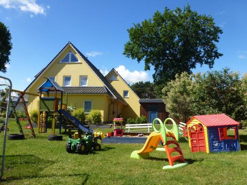 Family Apartments Tom — 4-Star Luxury Hotel in Karlshagen, Germany