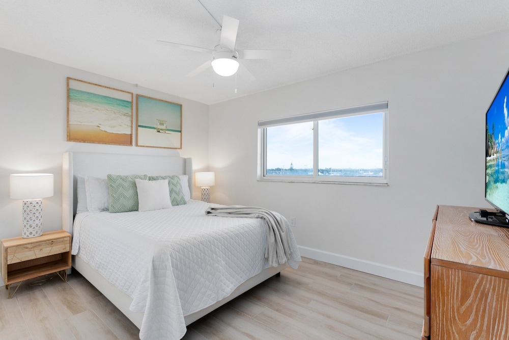 Cocoa Beach Towers by Happy Palm Stays - photo 18