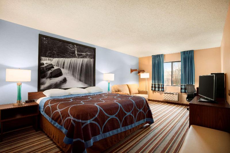 Super 8 by Wyndham Pittsburg KS - photo 11