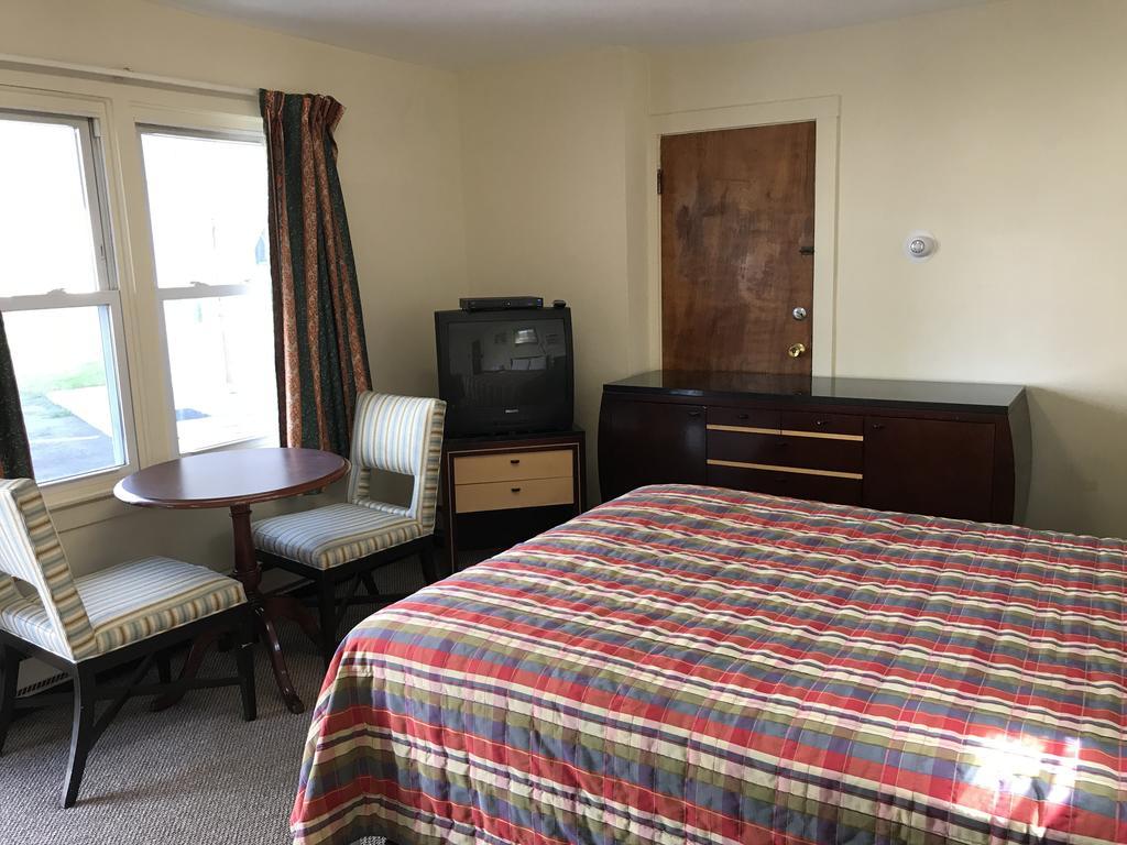 Highlander Motel - photo 14