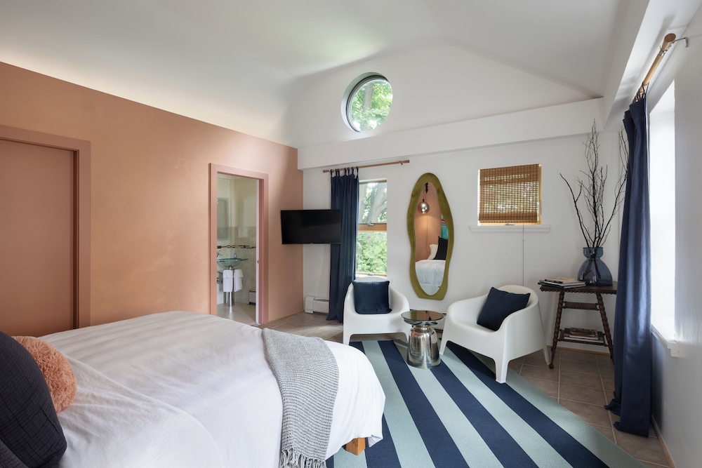 The Trail in Adams Berkshires Art Hotel - photo 12