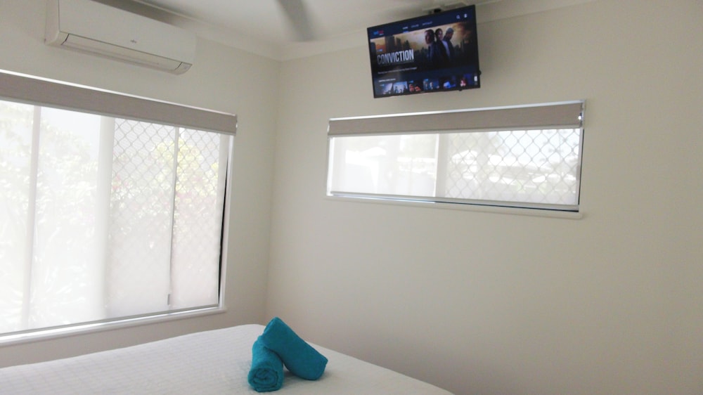 Beach bliss Queen bed BBQ Pool Netflix — Kewarra Beach — photo 4