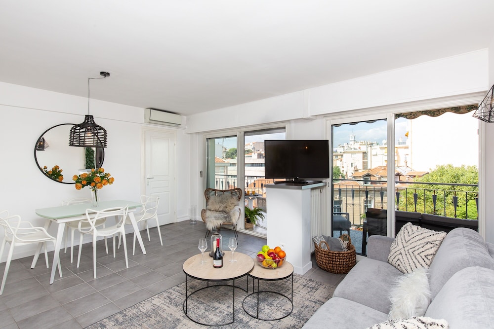 Hekla Yourhosthelper - carbon neutral hotel in Cannes