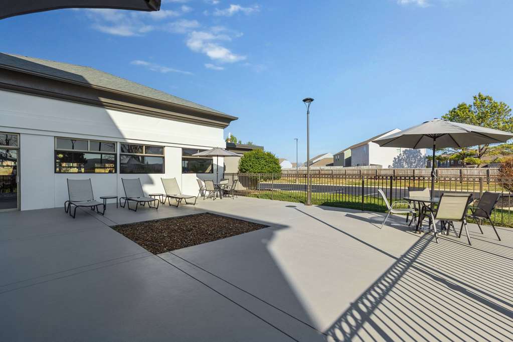 La Quinta Inn & Suites by Wyndham Loudon - photo 46
