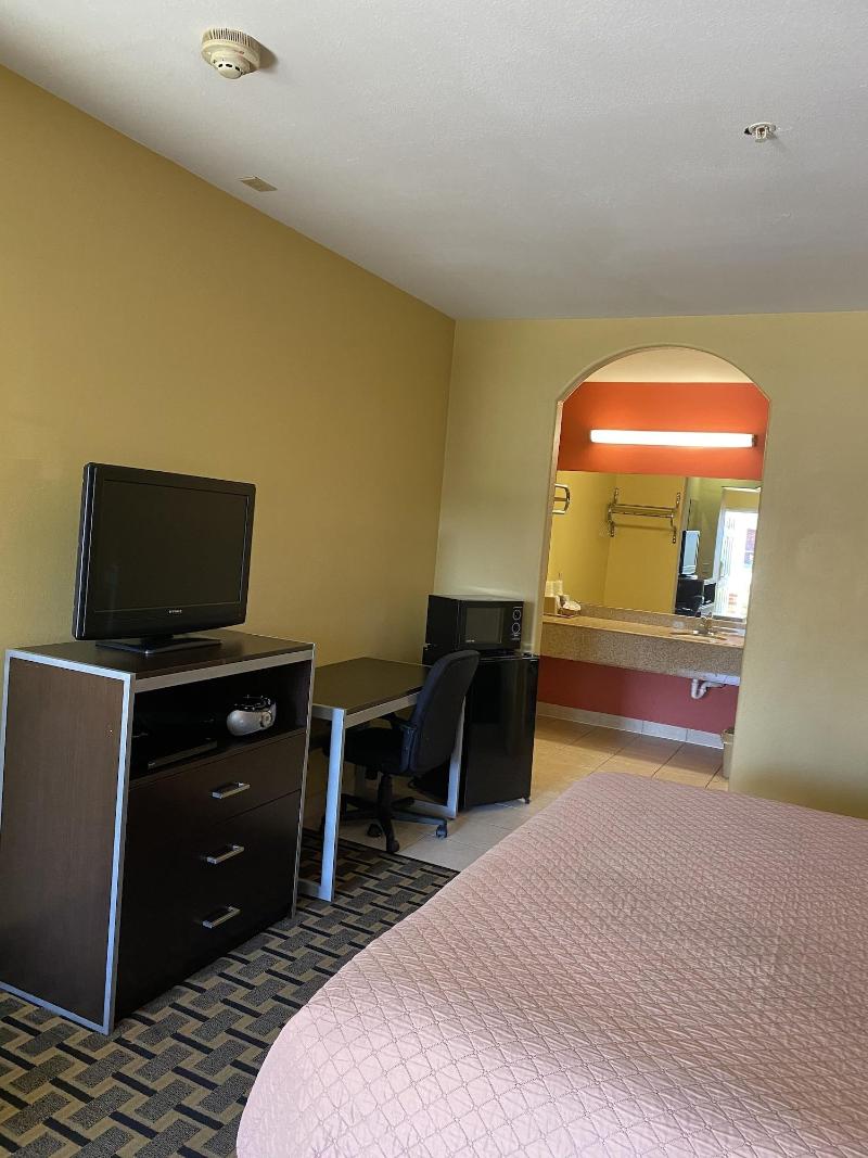 Redwood Suites - photo 8