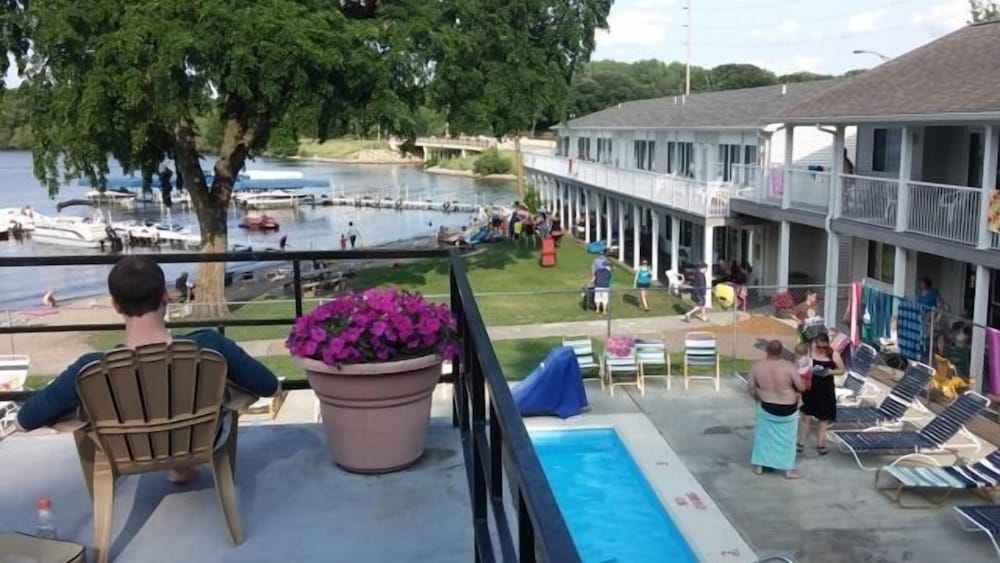 Triggs Bay Resort - photo 12