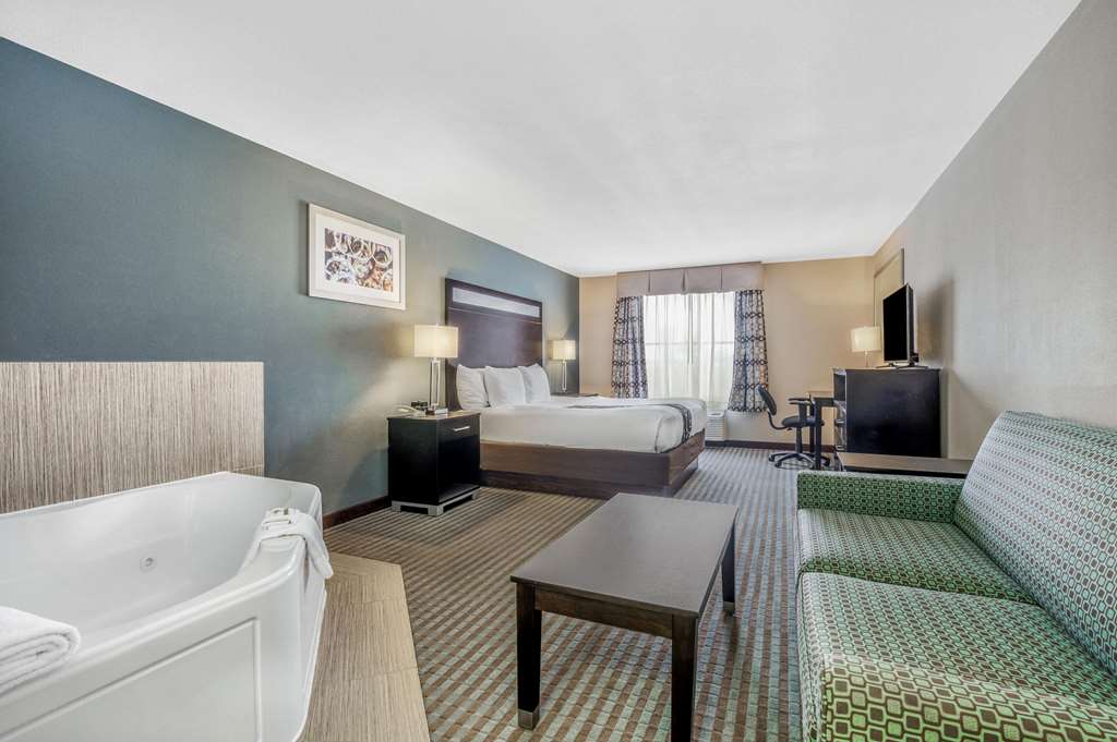 La Quinta Inn & Suites by Wyndham Glendive - photo 34