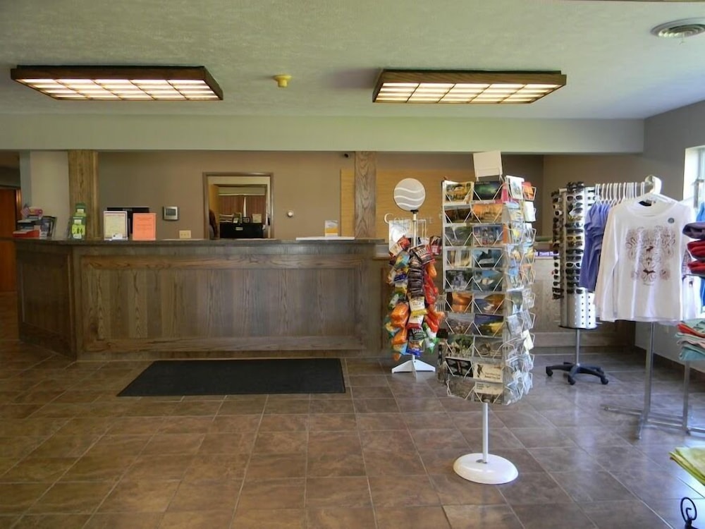 Boarders Inn & Suites by Cobblestone Hotels Munising - photo 20
