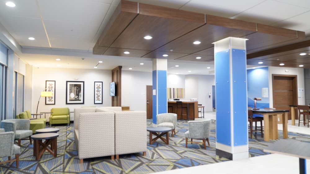 Holiday Inn Express & Suites Dallas Central Market Center by IHG - photo 7