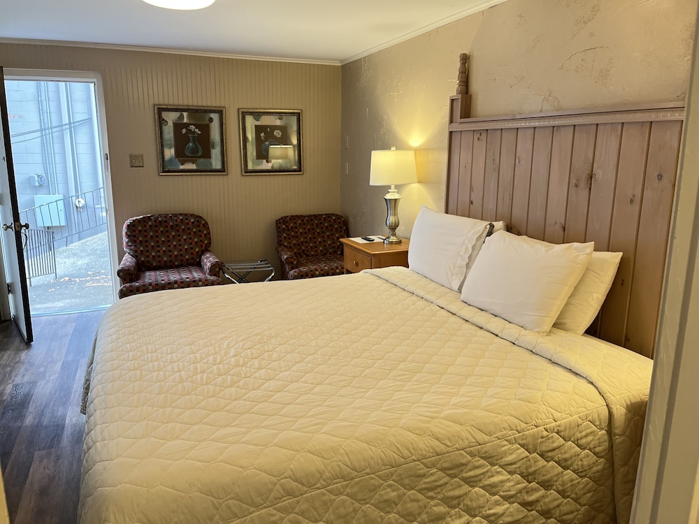 Carr's Northside Motel and Cottages - photo 50