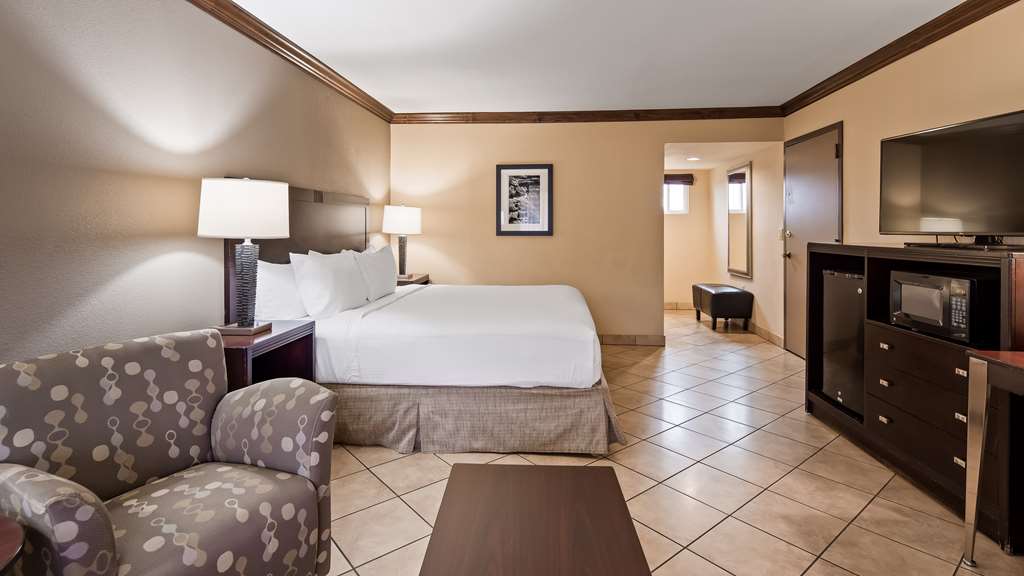 Best Western Plus Raton Hotel - photo 11