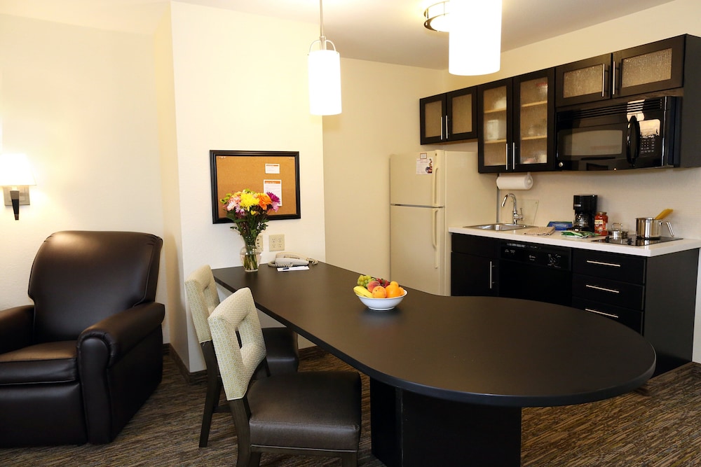 Candlewood Suites East Lansing by IHG - photo 12