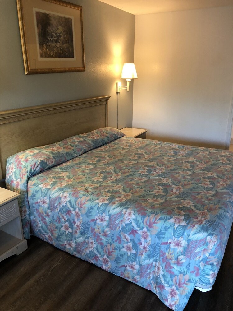 Executive Garden Titusville Hotel - photo 17