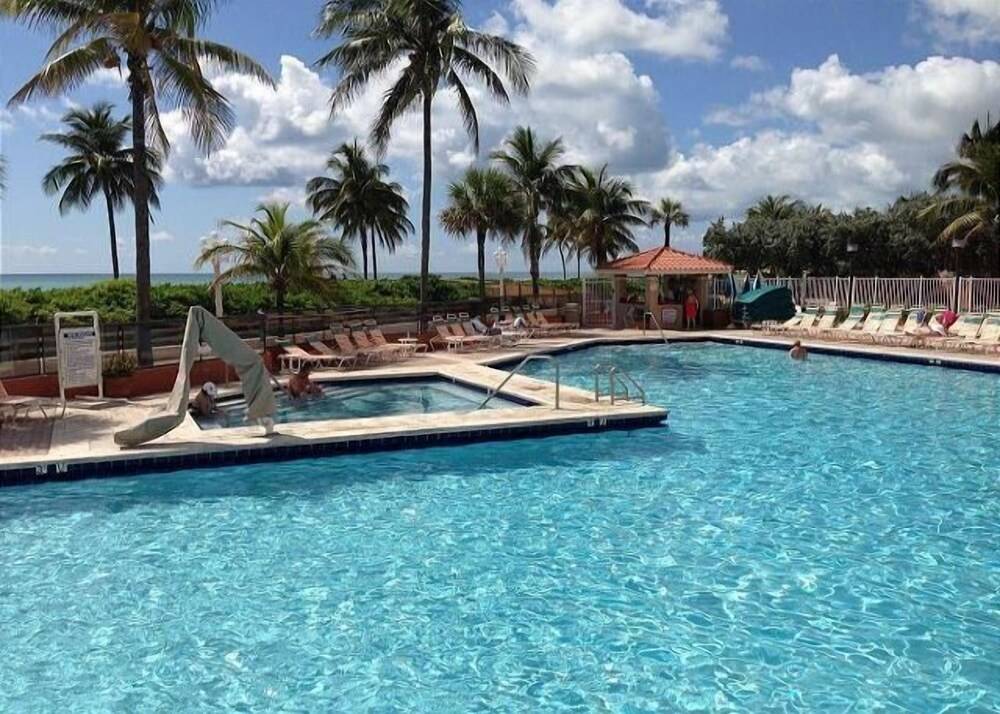 Hollywood Beach Resort Studio With 2 Double Beds - photo 12