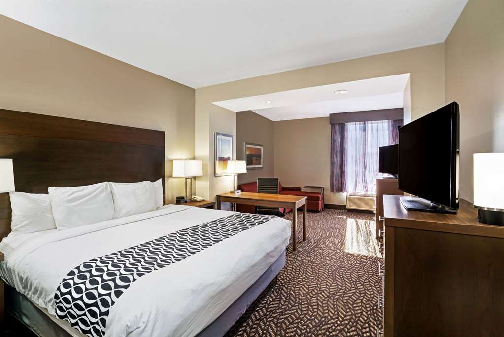 La Quinta Inn & Suites by Wyndham Tuscaloosa University - photo 27
