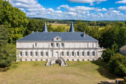 L'aile Est - carbon neutral hotel in Unknown City